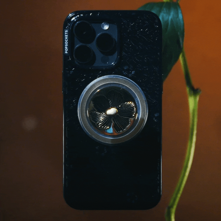 Enamel Mae Flower with Pearl — MagSafe PopGrip - US 75969