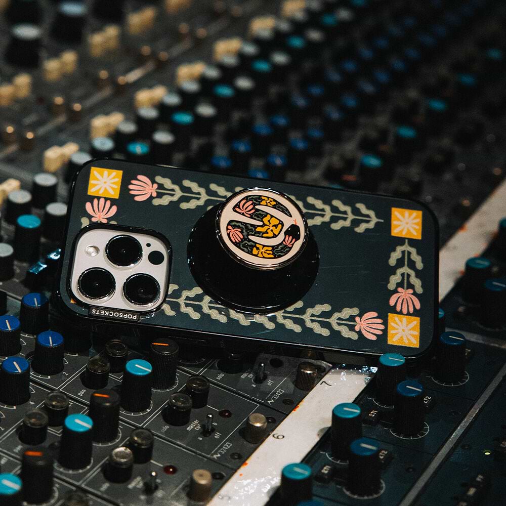 Mirror Desert — iPhone 14 Pro MagSafe Case - US 75031